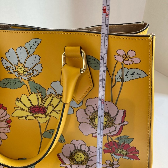 A. Bellucci Italian Leather Tote. Like New - Picture 9 of 11